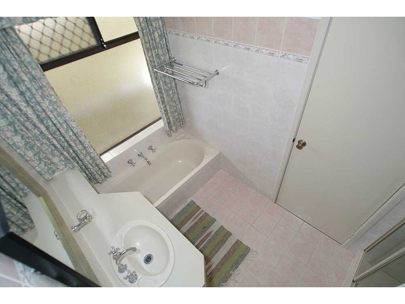 64 Amethyst Crescent, Mount Richon WA 6112