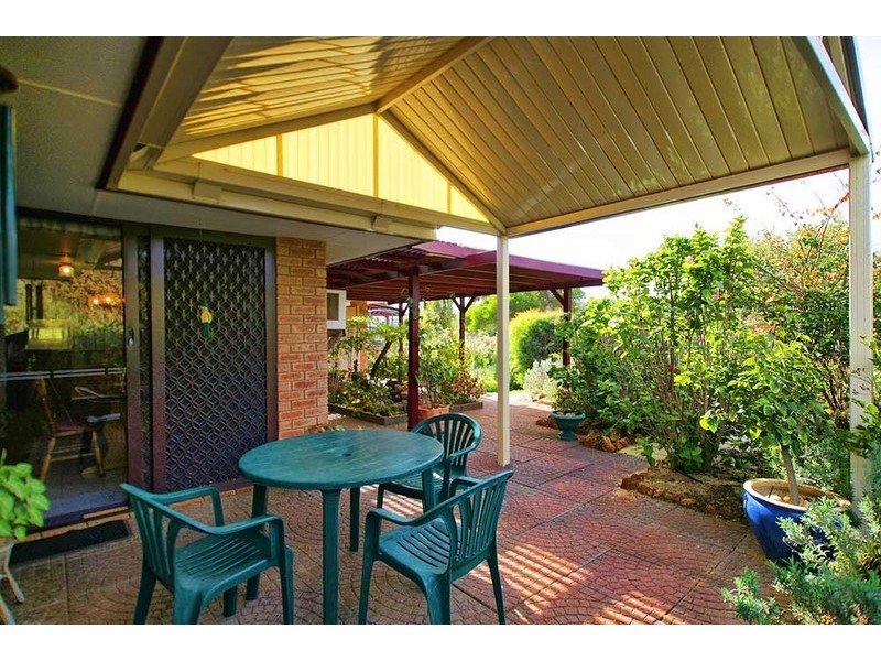 64 Amethyst Crescent, Mount Richon WA 6112