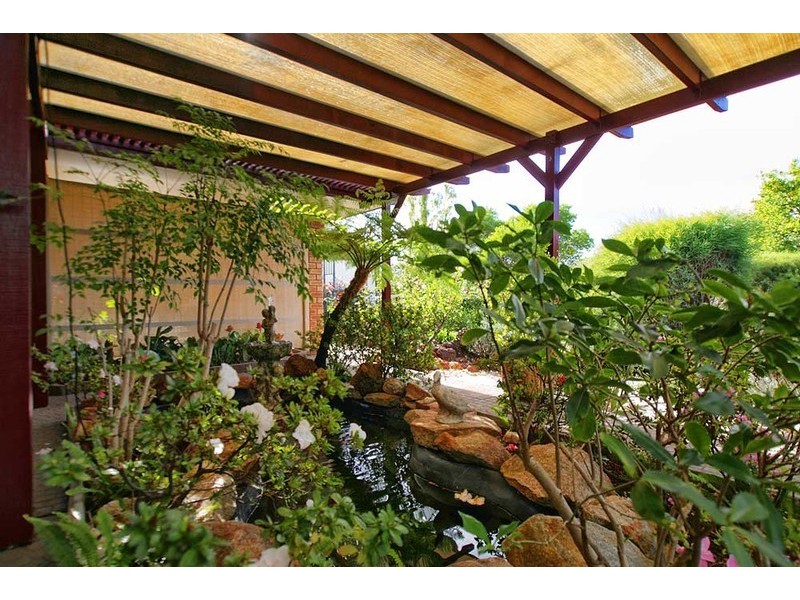 64 Amethyst Crescent, Mount Richon WA 6112