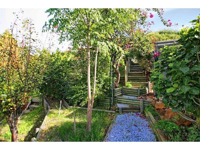 64 Amethyst Crescent, Mount Richon WA 6112