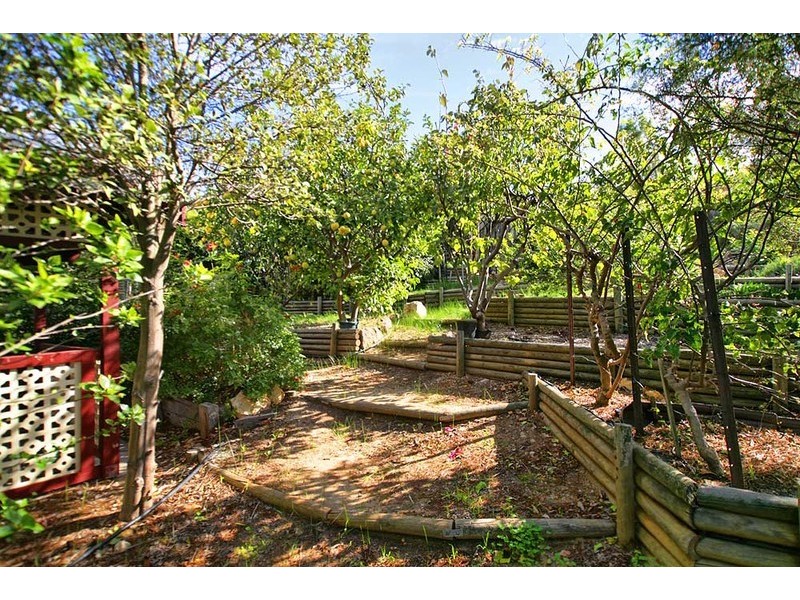 64 Amethyst Crescent, Mount Richon WA 6112