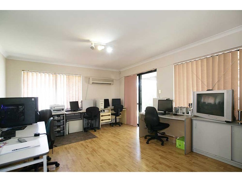 16 Leatherwood Way, Huntingdale WA 6110