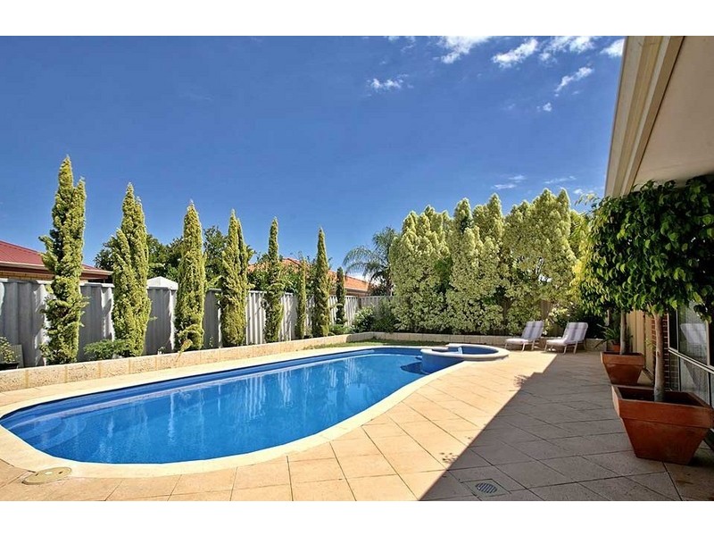 12 Sugarwood Drive, Thornlie WA 6108