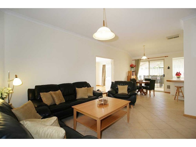 12 Sugarwood Drive, Thornlie WA 6108