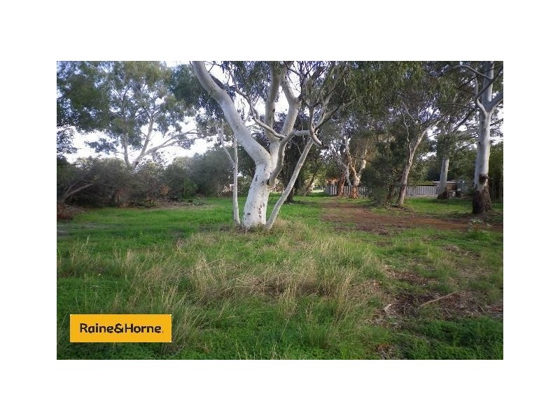 27 Fifth Road, Armadale WA 6112