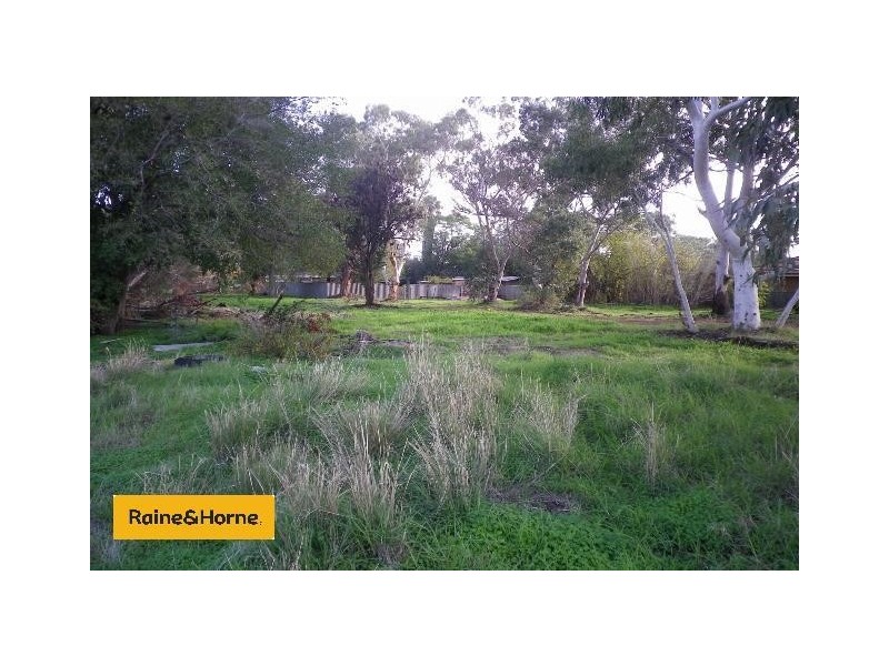 27 Fifth Road, Armadale WA 6112