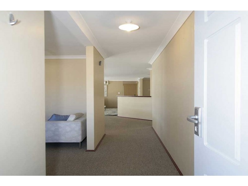 16 Kemshall Way, Maddington WA 6109