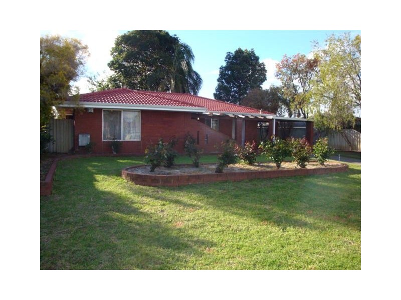 17 Whiteman Road, Thornlie WA 6108