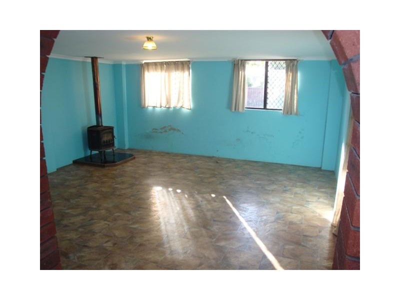 17 Whiteman Road, Thornlie WA 6108