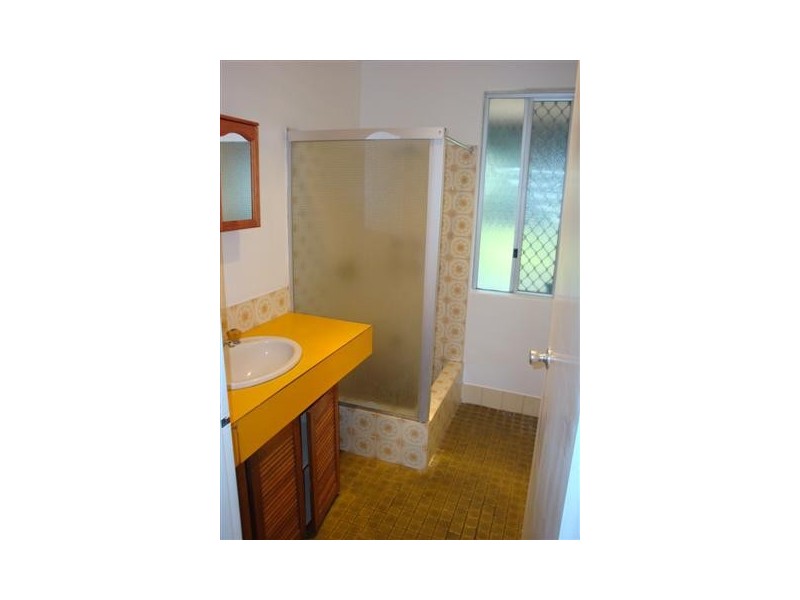 17 Whiteman Road, Thornlie WA 6108