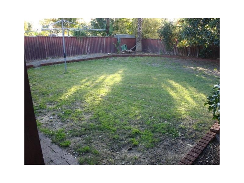 17 Whiteman Road, Thornlie WA 6108