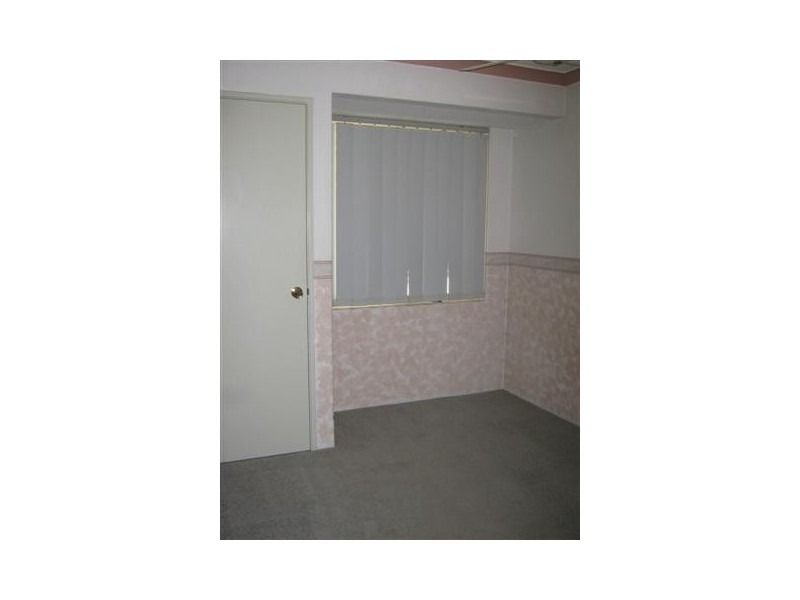 4 Aroona Way, Maddington WA 6109