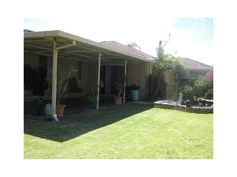 4 Aroona Way, Maddington WA 6109