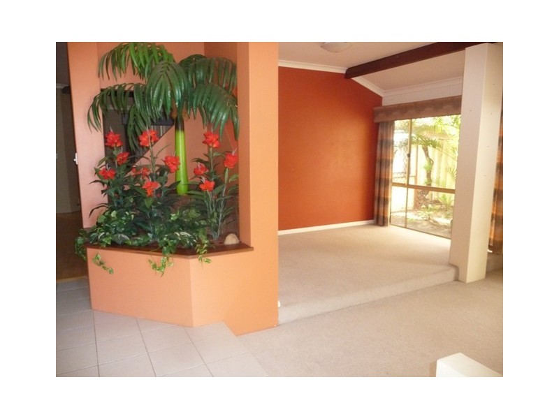 19 Forest Lakes Drive, Thornlie WA 6108