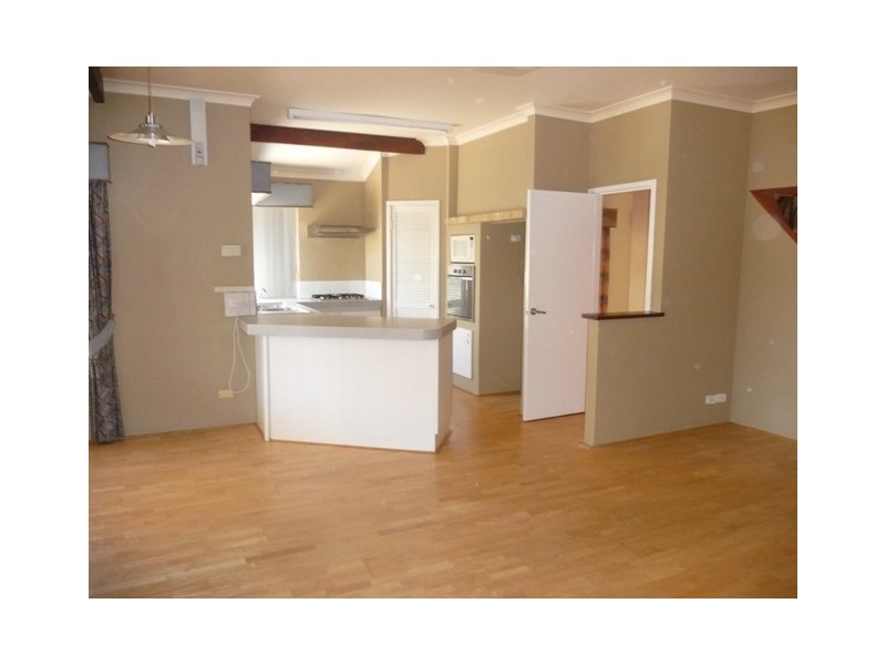 19 Forest Lakes Drive, Thornlie WA 6108