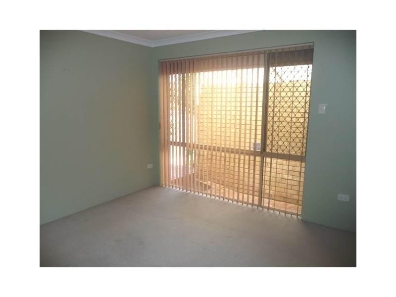 19 Forest Lakes Drive, Thornlie WA 6108