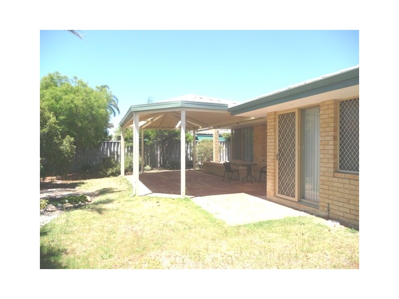 19 Forest Lakes Drive, Thornlie WA 6108