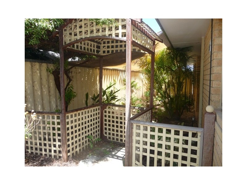 19 Forest Lakes Drive, Thornlie WA 6108