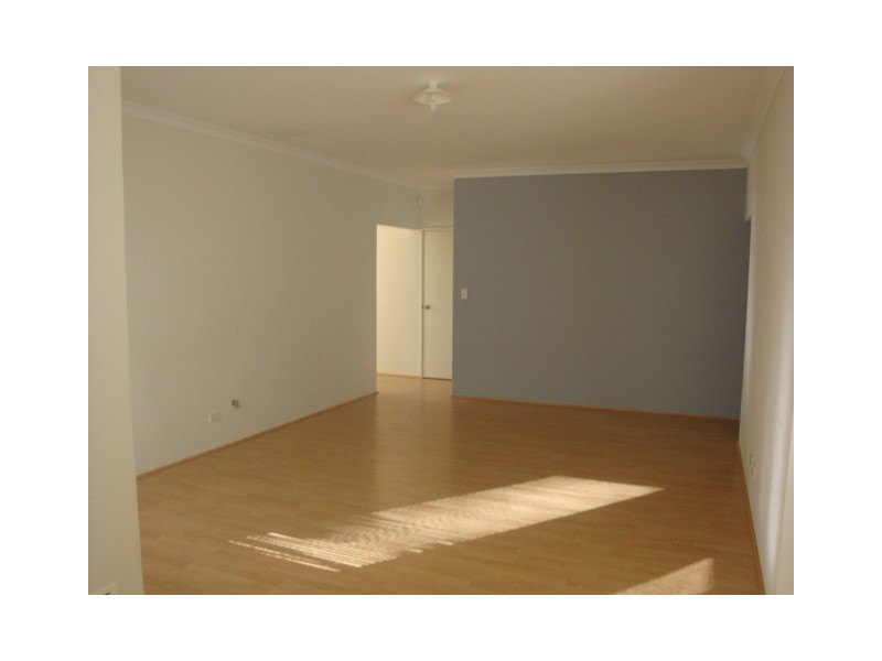 15/3 Mountain View, Kelmscott WA 6111