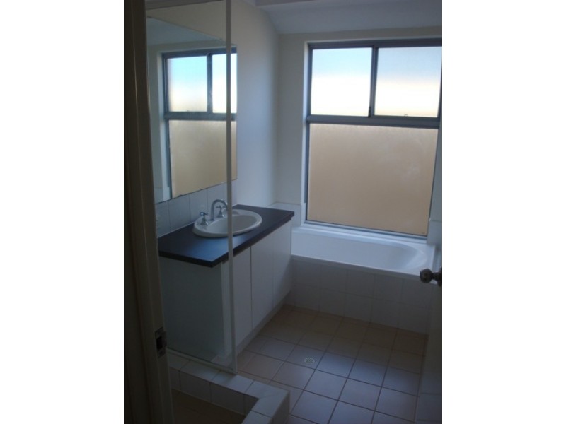 15/3 Mountain View, Kelmscott WA 6111