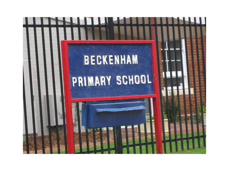 2 Cavenagh Court, Beckenham WA 6107