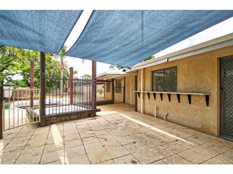 10  Leone Street, Thornlie WA 6108