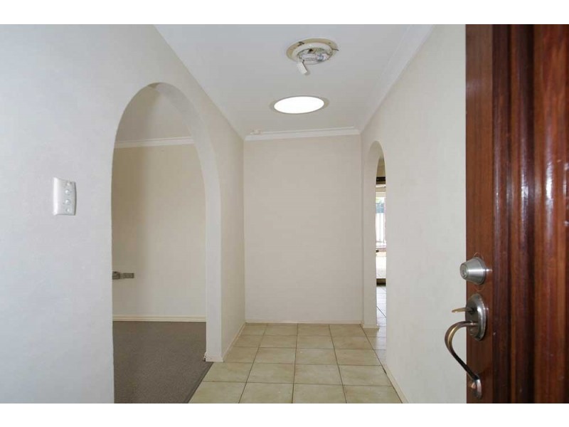 10  Leone Street, Thornlie WA 6108