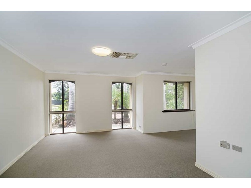 10  Leone Street, Thornlie WA 6108