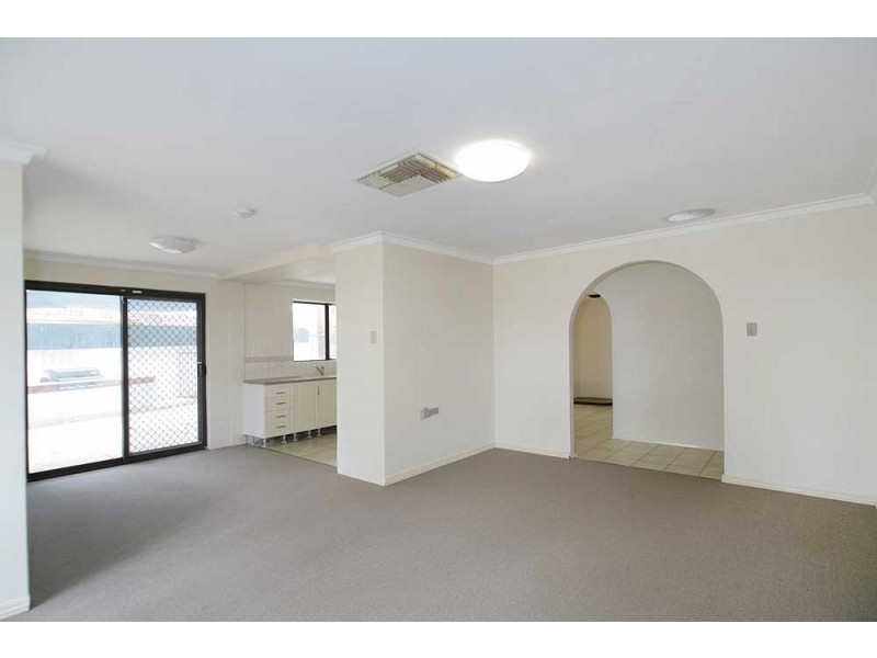 10  Leone Street, Thornlie WA 6108