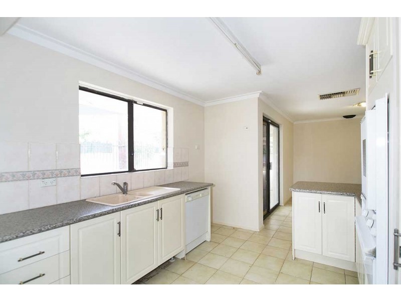 10  Leone Street, Thornlie WA 6108