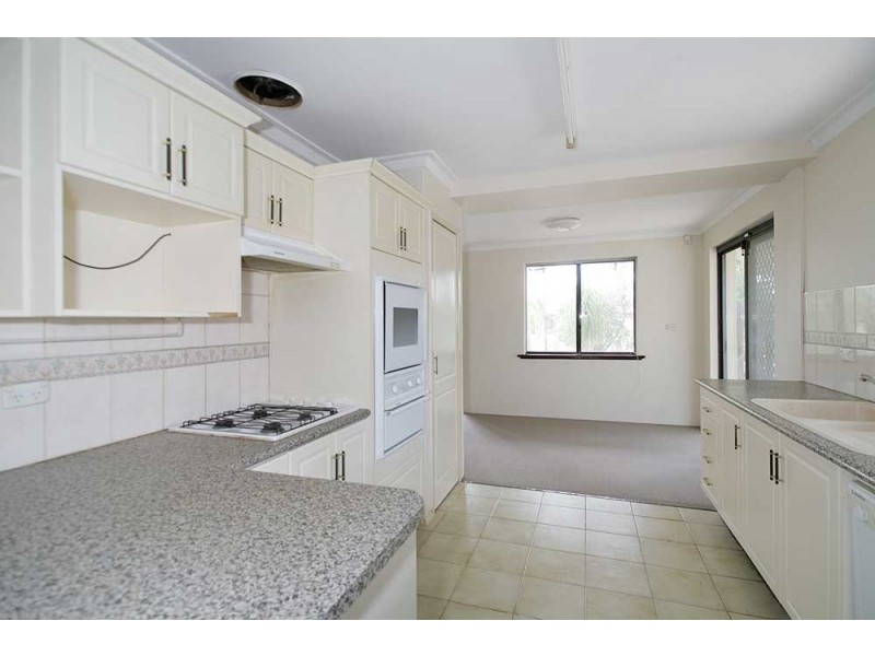 10  Leone Street, Thornlie WA 6108