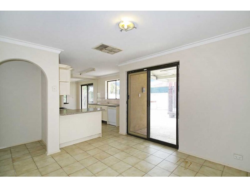 10  Leone Street, Thornlie WA 6108