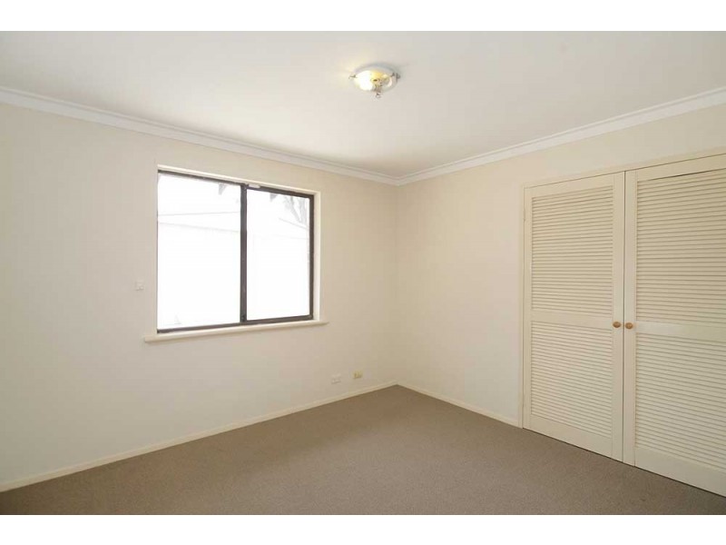 10  Leone Street, Thornlie WA 6108