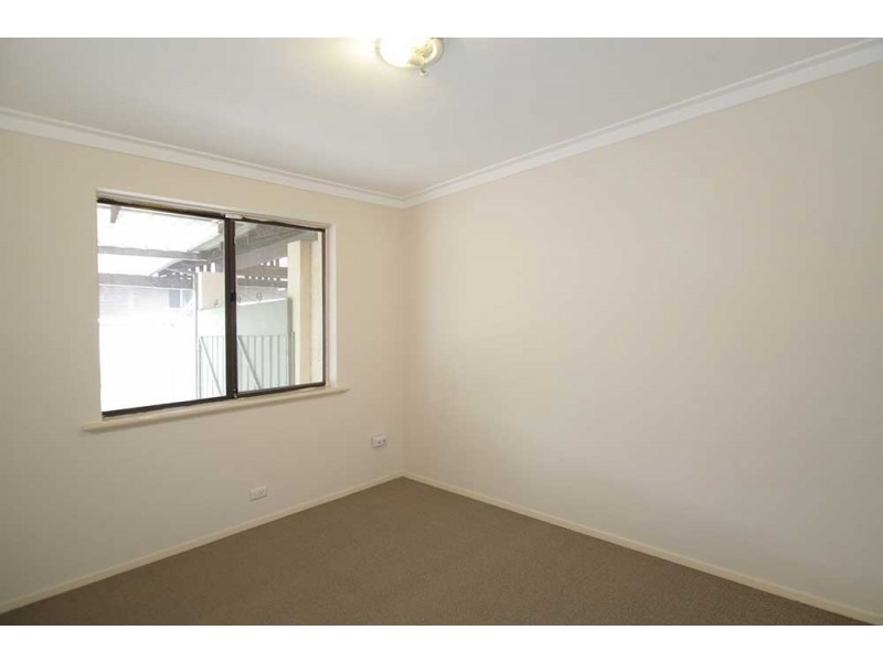 10  Leone Street, Thornlie WA 6108