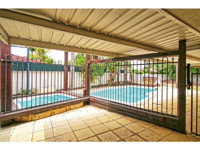 10  Leone Street, Thornlie WA 6108