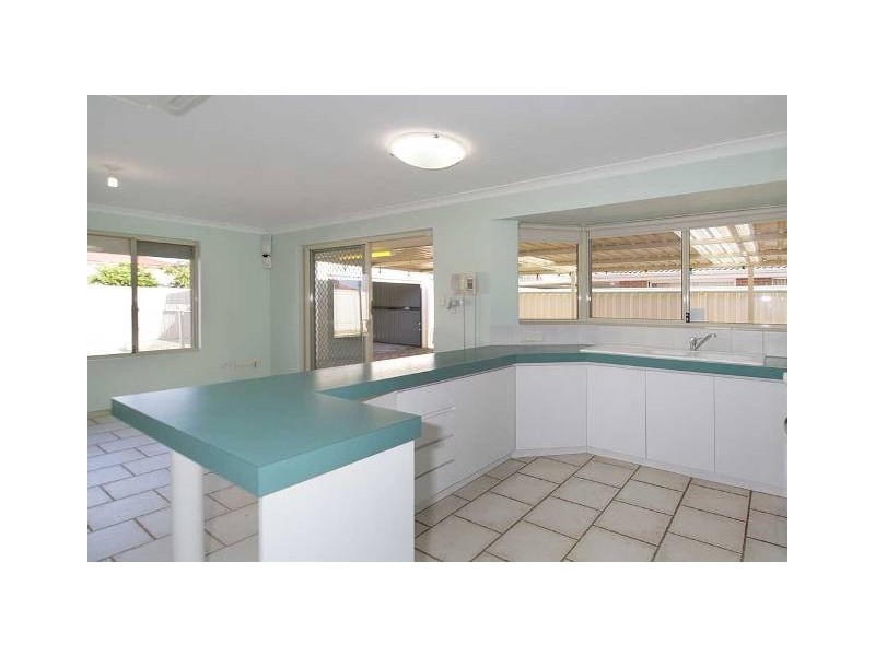 7 Bindoon Loop, Huntingdale WA 6110