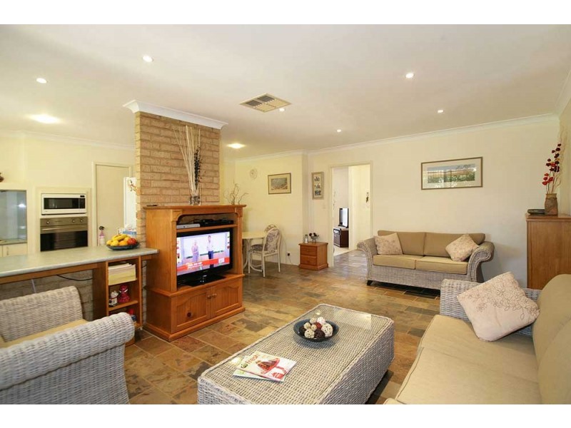 4  Kettering Way, Huntingdale WA 6110