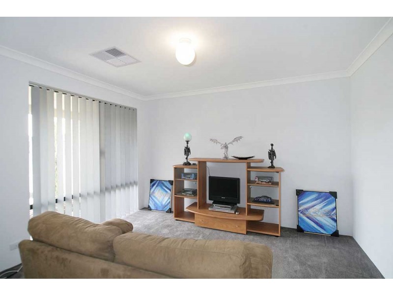 8  Glasgow Way, Seville Grove WA 6112