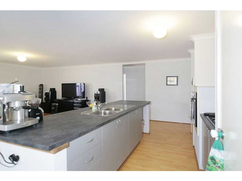 8  Glasgow Way, Seville Grove WA 6112