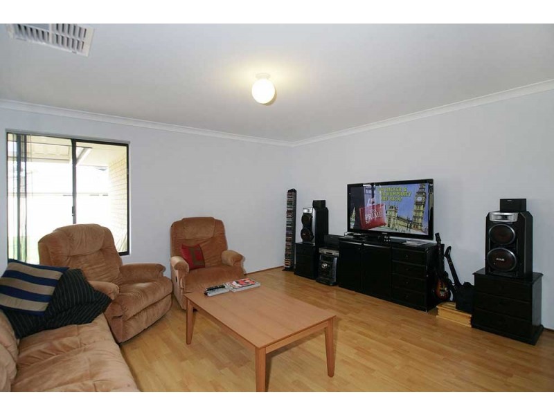 8  Glasgow Way, Seville Grove WA 6112