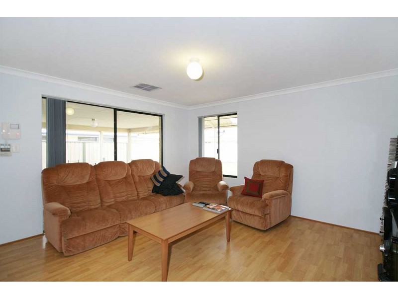 8  Glasgow Way, Seville Grove WA 6112