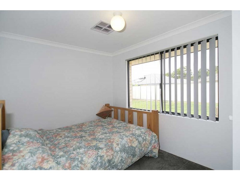 8  Glasgow Way, Seville Grove WA 6112