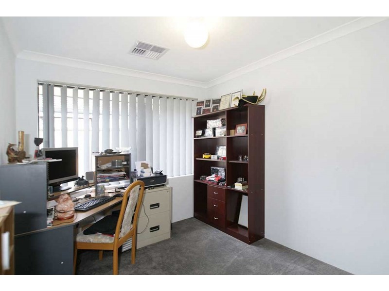 8  Glasgow Way, Seville Grove WA 6112