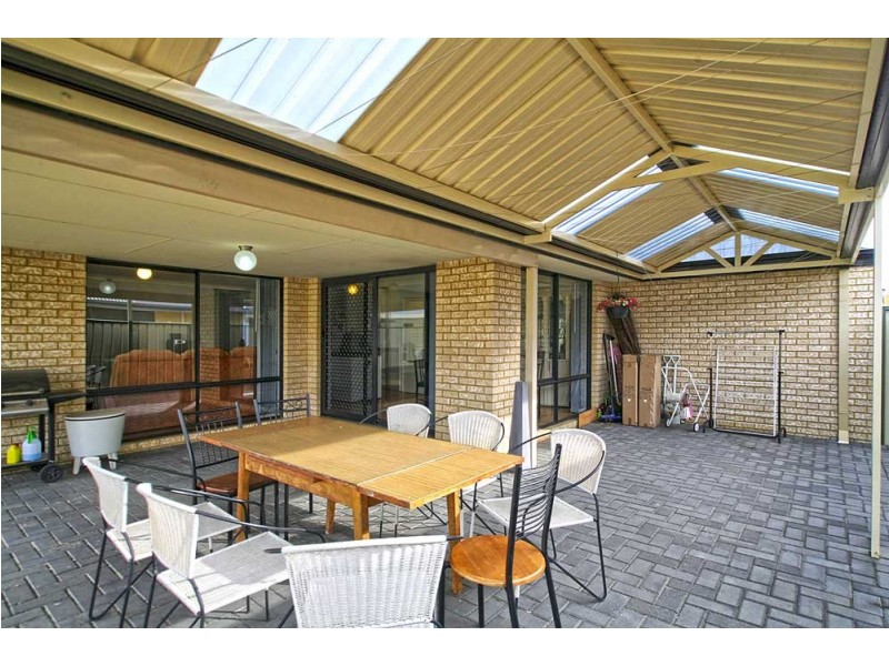 8  Glasgow Way, Seville Grove WA 6112