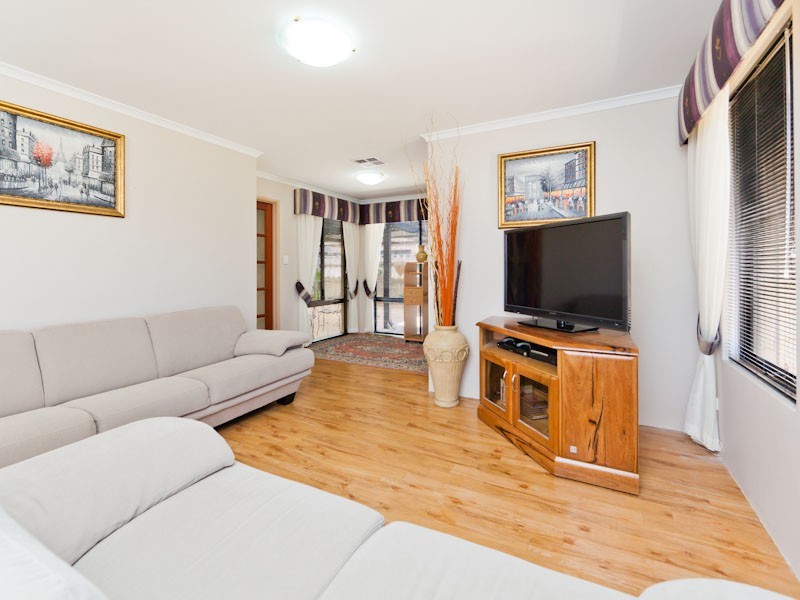 32 Boyle Avenue, Rockingham WA 6168