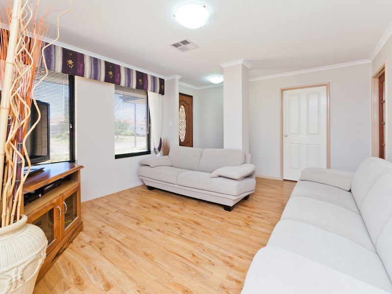 32 Boyle Avenue, Rockingham WA 6168