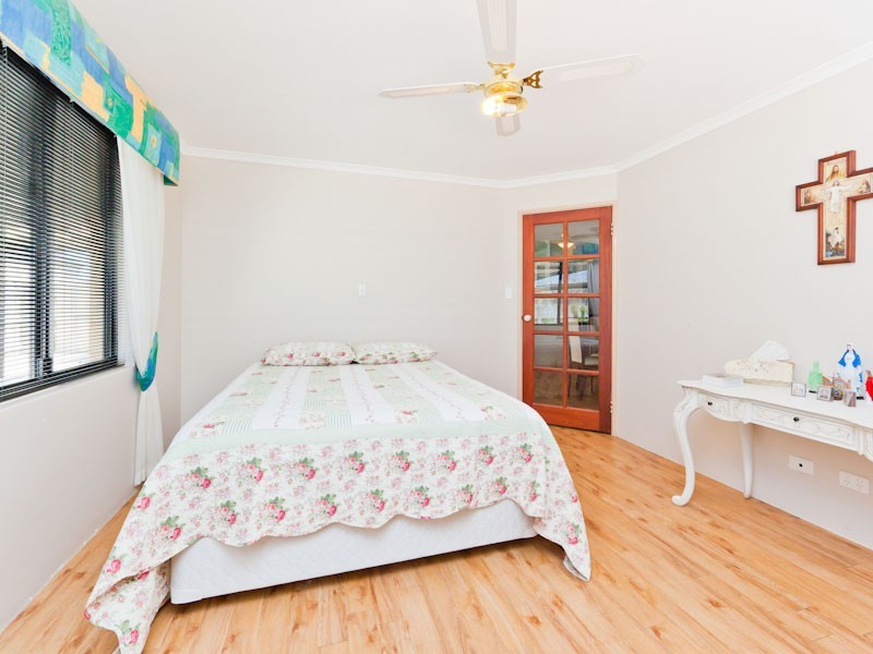 32 Boyle Avenue, Rockingham WA 6168
