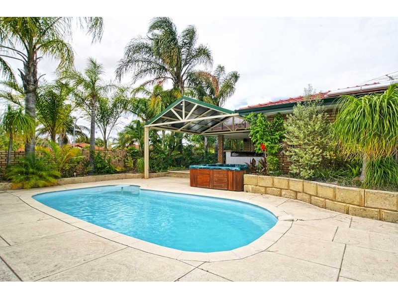 7 Ambassador Court, Thornlie WA 6108