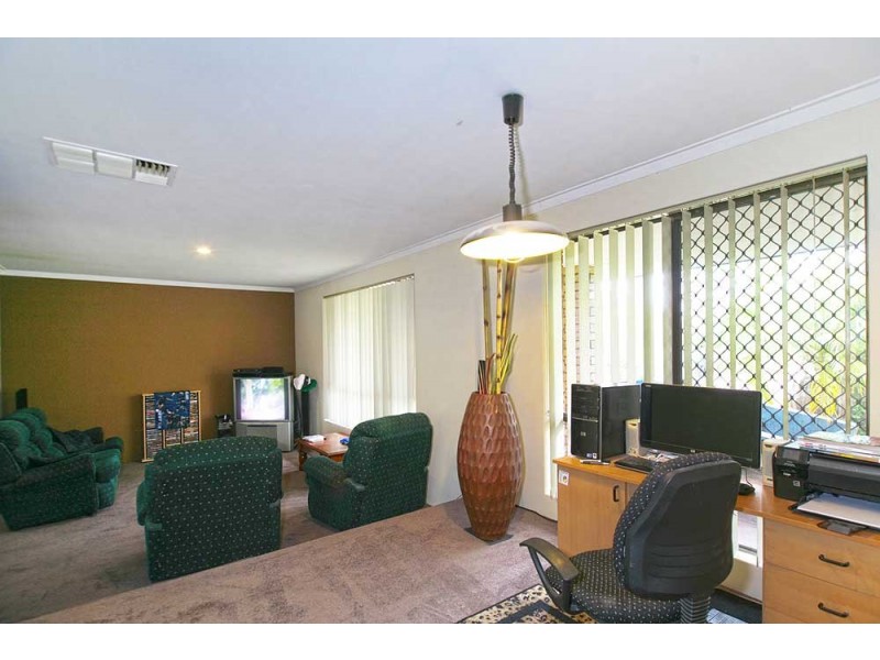 7 Ambassador Court, Thornlie WA 6108