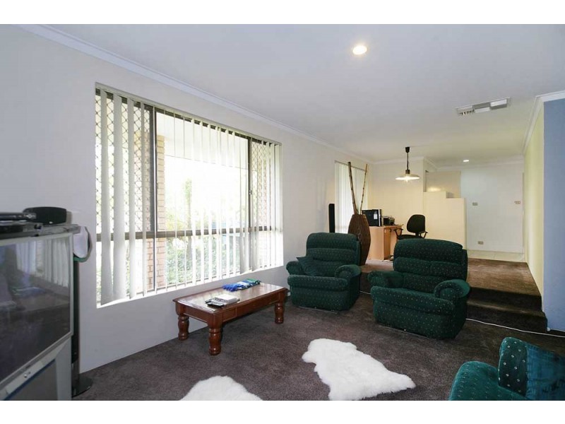 7 Ambassador Court, Thornlie WA 6108